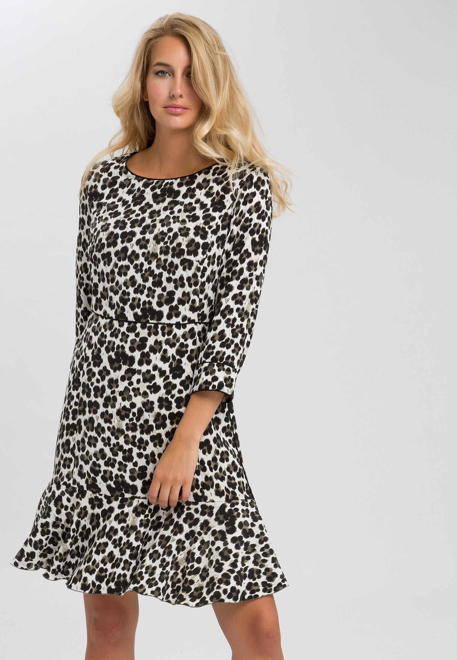 Kleid im AnimalPrint Kleider & Röcke Fashion