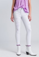 Röhrenjeans im Destroyed-Look