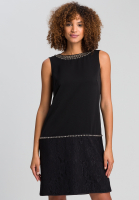 Kleid mit Nietenstickerei