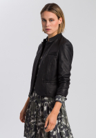 Kurzjacke aus gechrashtem Leder