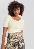 Basicshirt mit tiefem Rundhals