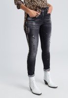 Destroyed-Jeans im Leo-Look