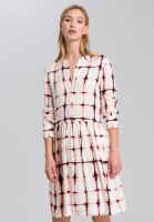 Kleid im grafischen Batikprint