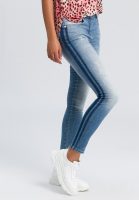 Blue Denim mit gefärbtem Seitenstreifen und Destroys