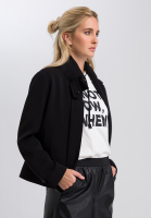 Stehkragenjacke aus fließendem Material