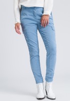 Hose mit glänzenden Ziernähten