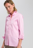Bluse mit Perlenknöpfen