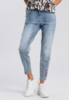 Jeans mit Stickerei