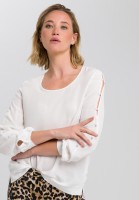 Bluse mit Ziererlenknöpfen