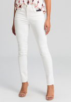 White Denim mit Metallicbadge