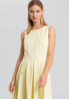 Kleid mit Faltenrock