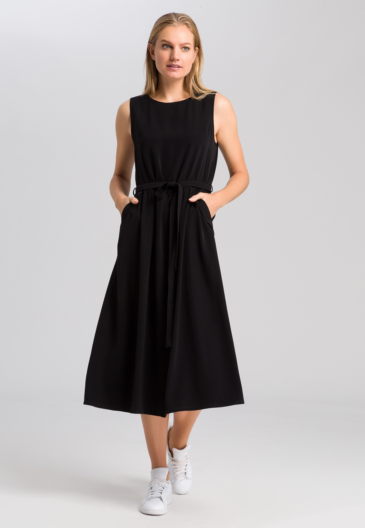 Kleid in MidiLänge Kleider & Röcke Fashion