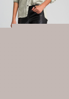 Kunstlederhose im Bikerstil
