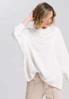 Satinbluse im Fledermausstil